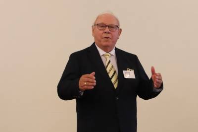 Delegierte - Rolf Diez, Tagungsleiter und Ehrenvorsitzender der SU Hannover-Land